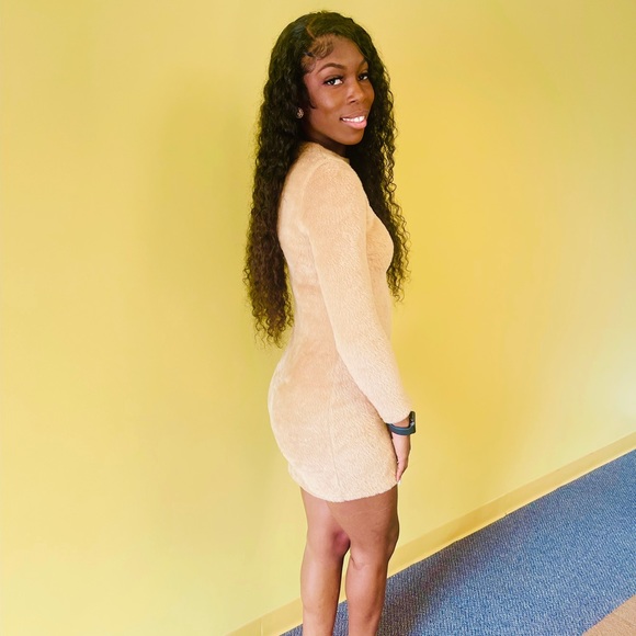 Meet your Posher, Jaye - Picture 2 of 3